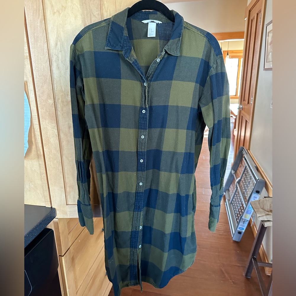 H&M // Flannel check tunic with pockets // Forest green and navy // Size 10